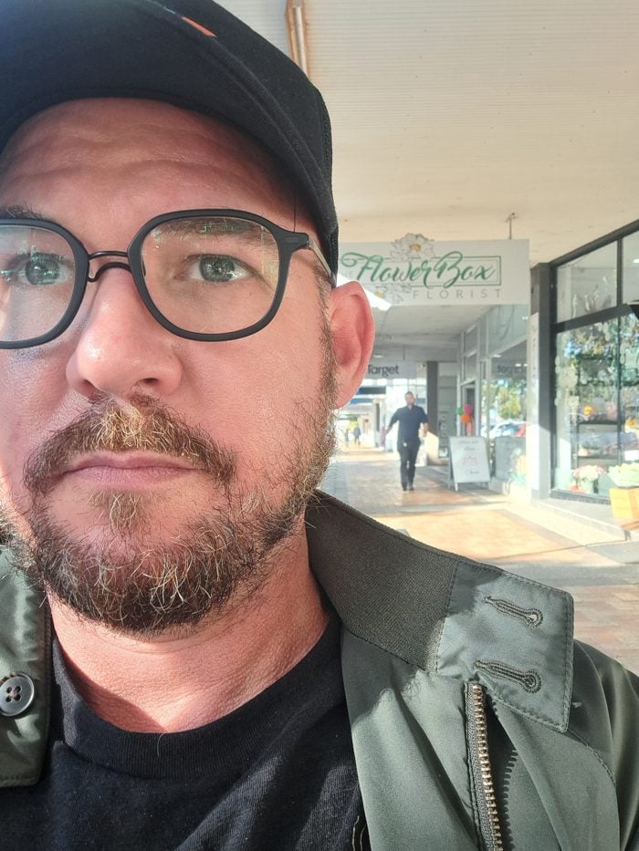 Customer wearing No Se sunglasses