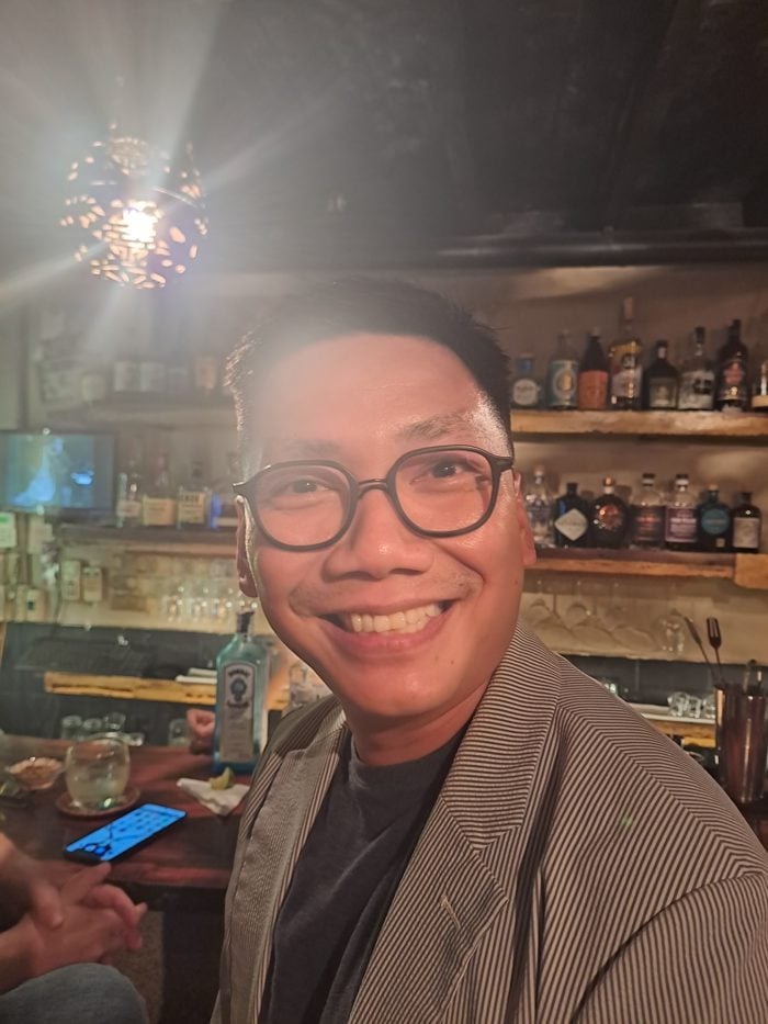 Customer wearing No Se sunglasses