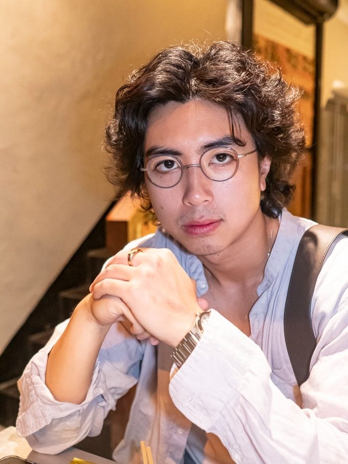 Customer wearing No Se sunglasses