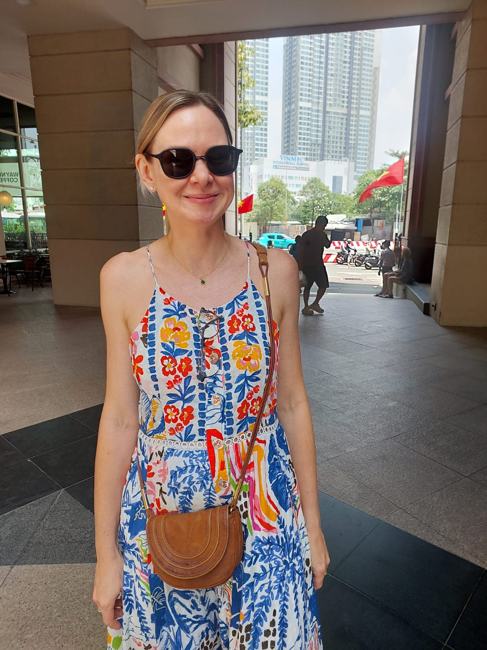 Customer wearing No Se sunglasses