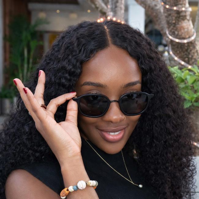 Customer wearing No Se sunglasses