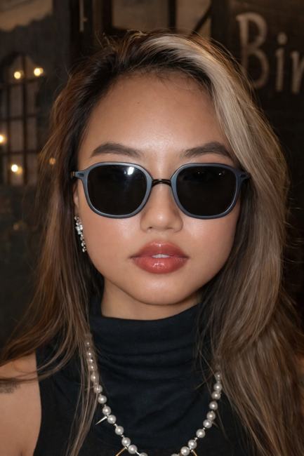 Customer wearing No Se sunglasses