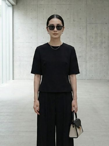 Customer wearing No Se sunglasses