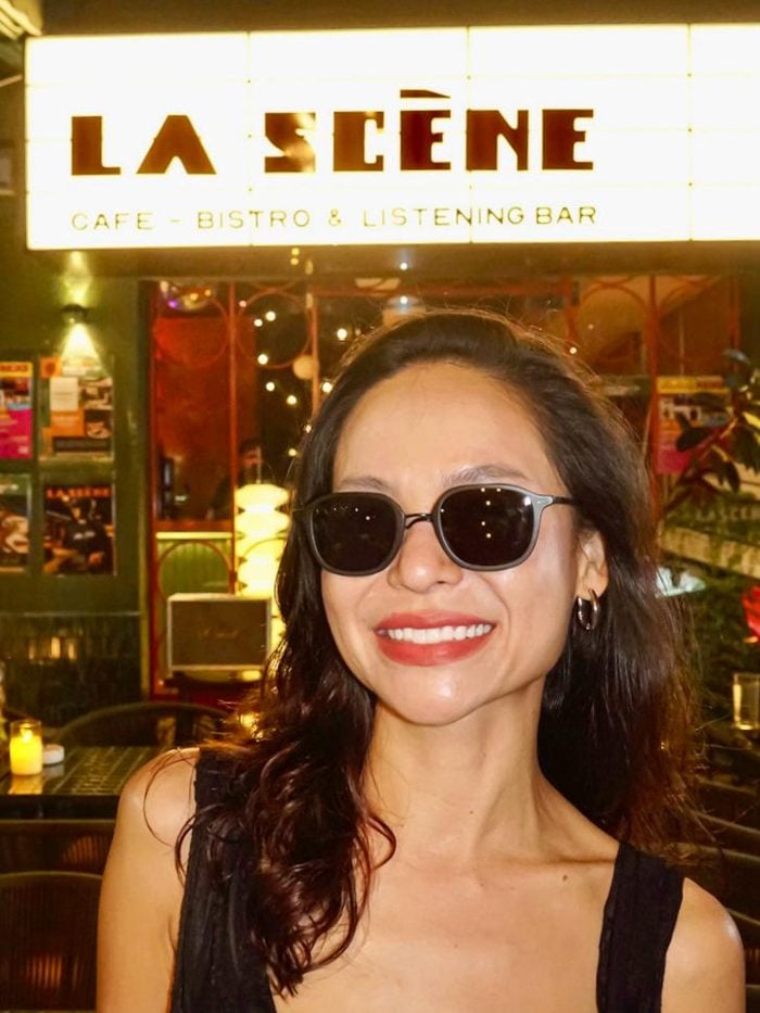 Customer wearing No Se sunglasses